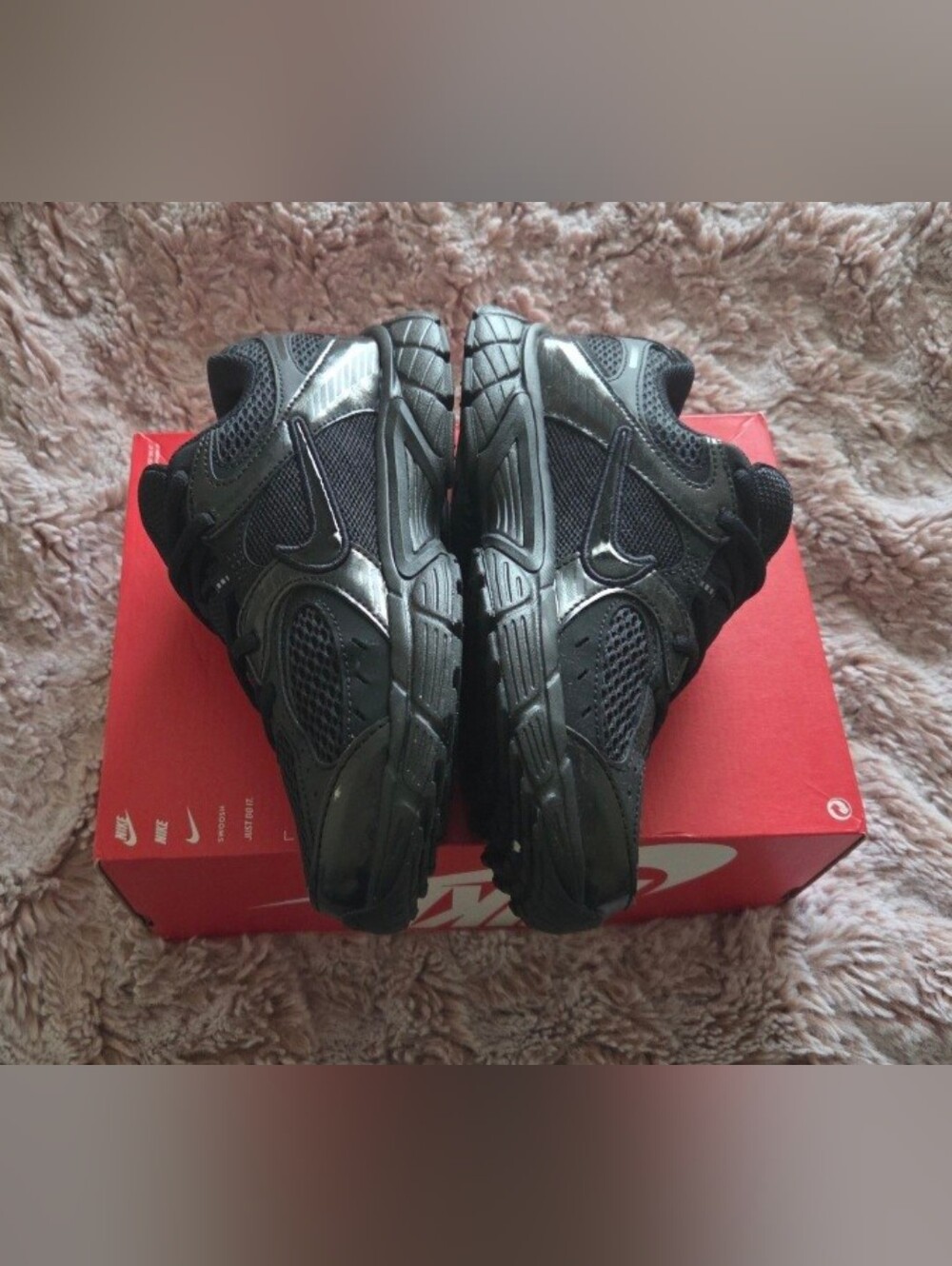Nike - Picture 2 of 6